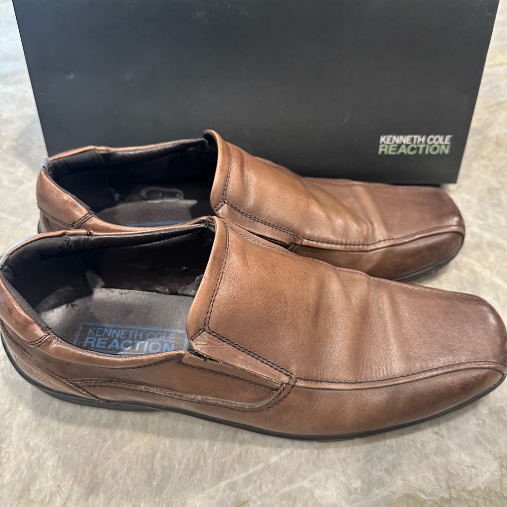 Fair condition Men’s 10.5 Kenneth Cole brown team Leader slip on loafer.